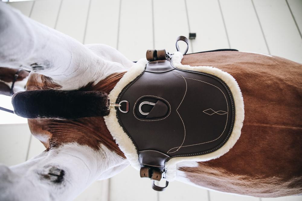 Korte singel met schapenvacht Kentucky Bruin