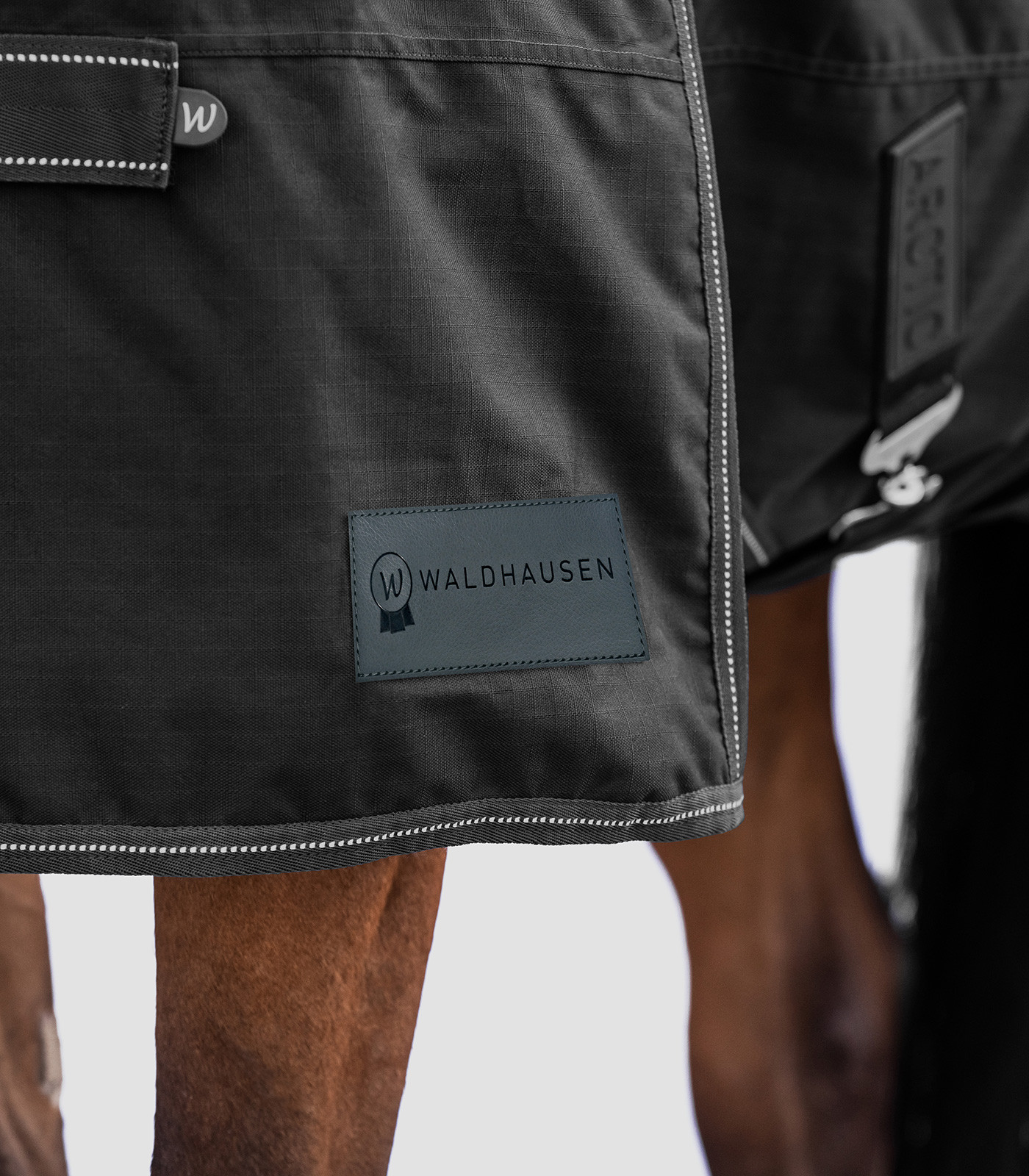 Couverture d’extérieur High Neck Waldhausen Arctic 200 g Noir Couverture d’extérieur High Neck Waldhausen Arctic 200 g Noir