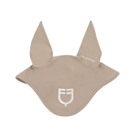 Oorennetje van technische stof met contrasterend Equestro-logo