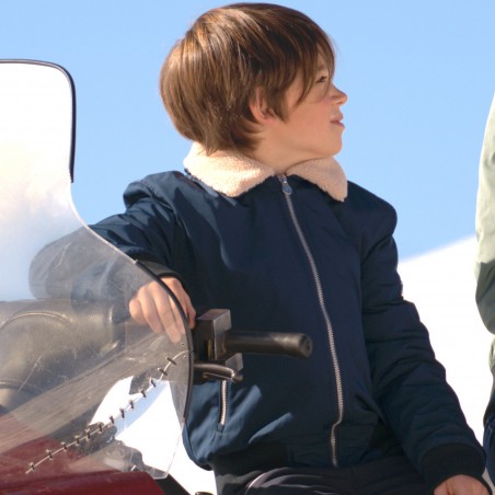 Bombers, vlaggen en kinderbeker Alberni