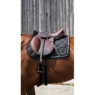 Tapis de selle Equithème Badge 2.0 Noir Tapis de selle Equithème Badge 2.0 Noir