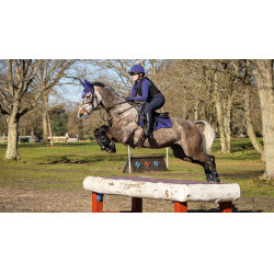 LeMieux Suede GP Vierkant Zadeldek Inktblauw LeMieux Suede GP Vierkant Zadeldek Inktblauw