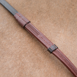 Rênes caoutchouc Fine Prise Horze avec arrêtoirs Marron foncé Rênes caoutchouc Fine Prise Horze avec arrêtoirs Marron foncé