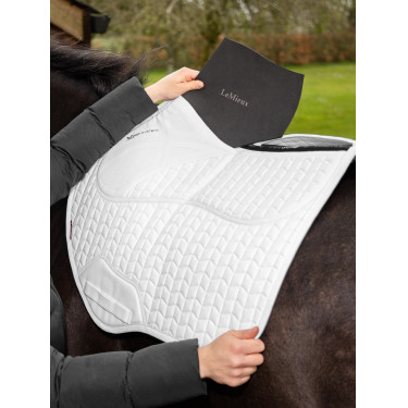 LeMieux Close Contact ProSorb 2-Pocket schokabsorberend zadeldek Wit LeMieux Close Contact ProSorb 2-Pocket schokabsorberend zadeldek Wit