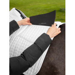 LeMieux Close Contact ProSorb 2-Pocket schokabsorberend zadeldek Wit LeMieux Close Contact ProSorb 2-Pocket schokabsorberend zadeldek Wit