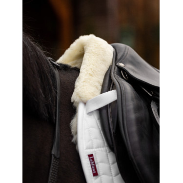 Tapis de selle LeMieux Square mixte doublé sur la moitié en Merino+ Tapis de selle LeMieux Square mixte doublé sur la moitié en Merino+