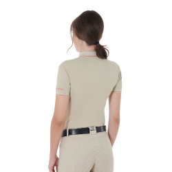 Polo d'entraînement ajusté en tissu respirant femme Equestro Oxford tan / rouge coquelicot Beige Polo d'entraînement ajusté en tissu respirant femme Equestro Oxford tan / rouge coquelicot Beige