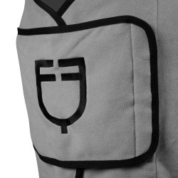 Fleece deken met voorflap sluiting GP Equestro Grijs Fleece deken met voorflap sluiting GP Equestro Grijs