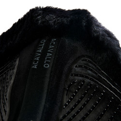 Tapis de saut Numnah avec grip en gel des deux côtés et bordure en mouton complet Acavallo Noir / noir