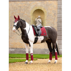 Tapis LeMieux Loire Classic Dressage Square Ember Bordeaux Tapis LeMieux Loire Classic Dressage Square Ember Bordeaux
