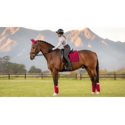 Tapis LeMieux Loire Classic Dressage Square Ember Bordeaux Tapis LeMieux Loire Classic Dressage Square Ember Bordeaux