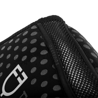 Memory foam mat met siliconen grip en wit Equestro-logo Zwart