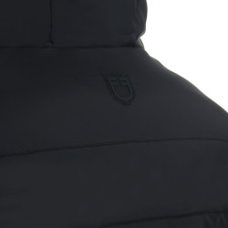 Doudoune en tissu stretch homme avec écusson en silicone Equestro Noir Doudoune en tissu stretch homme avec écusson en silicone Equestro Noir