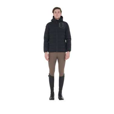 Doudoune en tissu stretch homme avec écusson en silicone Equestro Doudoune en tissu stretch homme avec écusson en silicone Equestro
