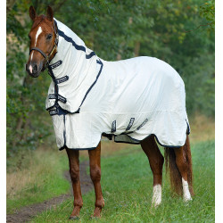 Rambo Natura Summer 0g vliegendeken met halsstuk Horseware Wit / marineblauw Rambo Natura Summer 0g vliegendeken met halsstuk Horseware Wit / marineblauw