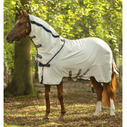 Rambo Natura Summer 0g vliegendeken met halsstuk Horseware Wit / marineblauw Rambo Natura Summer 0g vliegendeken met halsstuk Horseware Wit / marineblauw
