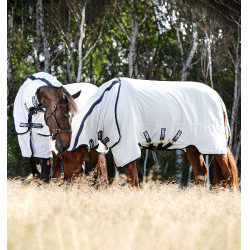 Rambo Natura Summer 0g vliegendeken met halsstuk Horseware Wit / marineblauw Rambo Natura Summer 0g vliegendeken met halsstuk Horseware Wit / marineblauw