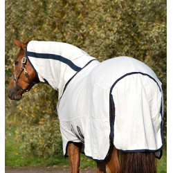 Rambo Natura Summer 0g vliegendeken met halsstuk Horseware Wit / marineblauw Rambo Natura Summer 0g vliegendeken met halsstuk Horseware Wit / marineblauw