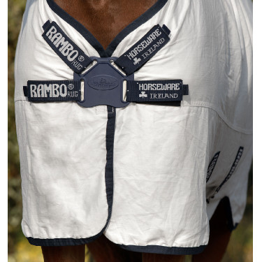 Rambo Natura Summer 0g vliegendeken met halsstuk Horseware Wit / marineblauw Rambo Natura Summer 0g vliegendeken met halsstuk Horseware Wit / marineblauw