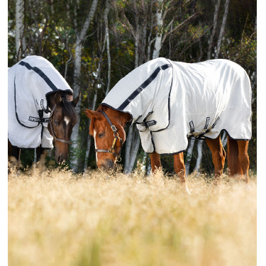 Rambo Natura Summer 0g vliegendeken met halsstuk Horseware Wit / marineblauw Rambo Natura Summer 0g vliegendeken met halsstuk Horseware Wit / marineblauw
