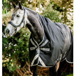 Couverture Horseware Amigo Bravo 12 Wug 0g Noir / gris titanium / argent Couverture Horseware Amigo Bravo 12 Wug 0g Noir / gris titanium / argent