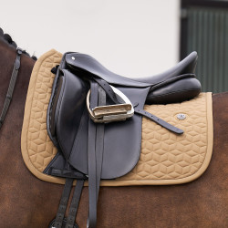 Tapis de selle HV Polo Essential Dressage Paille Marron Tapis de selle HV Polo Essential Dressage Paille Marron
