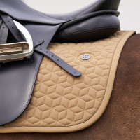 Tapis de selle HV Polo Essential Dressage Paille Marron Tapis de selle HV Polo Essential Dressage Paille Marron