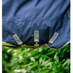 Couverture Horseware Amigo Bravo 12 XL 250g 1200D Marine / gris titanium / argent Bleu marine Couverture Horseware Amigo Bravo 12 XL 250g 1200D Marine / gris titanium / argent Bleu marine