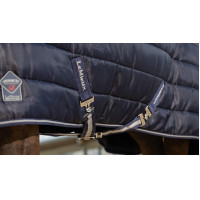 Couverture LeMieux Arika Stable-Tek 200 g Bleu marine Couverture LeMieux Arika Stable-Tek 200 g Bleu marine