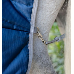 Couverture d'écurie Horseware Amigo Ripstop Insulator Plus 350g Marine / gris titanium Bleu marine Couverture d'écurie Horseware Amigo Ripstop Insulator Plus 350g Marine / gris titanium Bleu marine