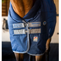 Couverture d'écurie Horseware Rhino 350g VL Noir / gris titane / bleu classique Couverture d'écurie Horseware Rhino 350g VL Noir / gris titane / bleu classique