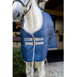 Couverture d'écurie Horseware Amigo Ripstop Insulator Poney 100g Marine / gris titanium Bleu marine Couverture d'écurie Horseware Amigo Ripstop Insulator Poney 100g Marine / gris titanium Bleu marine