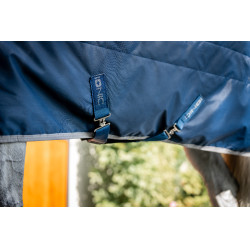 Couverture d'écurie Horseware Ionic Therapy 50g Bleu imperial / argent / marine Couverture d'écurie Horseware Ionic Therapy 50g Bleu imperial / argent / marine