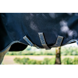 Couverture Horseware Rambo 1680D Turnout 450g VL Marine / orage / gris argent Bleu marine
