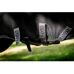 Couverture Horseware Rambo 1680D Turnout 450g VL Noir / orage / gris argent Couverture Horseware Rambo 1680D Turnout 450g VL Noir / orage / gris argent