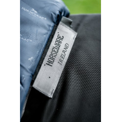 Couverture Horseware Rambo 1680D Turnout Plus 100g Noir / orage / gris argent Couverture Horseware Rambo 1680D Turnout Plus 100g Noir / orage / gris argent