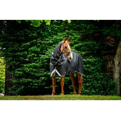 Couverture Horseware Rambo 1680D Turnout Plus 100g Noir / orage / gris argent Couverture Horseware Rambo 1680D Turnout Plus 100g Noir / orage / gris argent