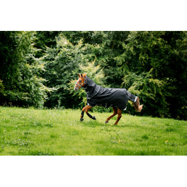 Couverture Horseware Rambo 1680D Turnout Plus 100g Noir / orage / gris argent Couverture Horseware Rambo 1680D Turnout Plus 100g Noir / orage / gris argent