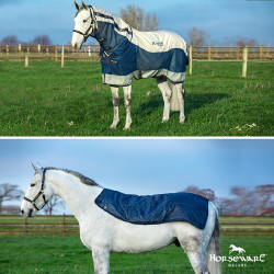 Couverture Horseware Rambo Summer Series V-Front Marine / gris Bleu Couverture Horseware Rambo Summer Series V-Front Marine / gris Bleu