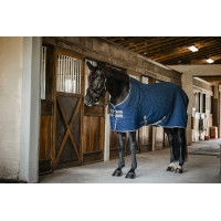 Couverture séchante Horseware Rambo Techni Waffle Cooler Marine / orage / gris argent Bleu marine Couverture séchante Horseware Rambo Techni Waffle Cooler Marine / orage / gris argent Bleu marine