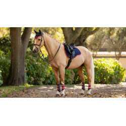 LeMieux Reflective Suede Mixte GP Square Zadeldek Marine / cranberry Marineblauw LeMieux Reflective Suede Mixte GP Square Zadeldek Marine / cranberry Marineblauw