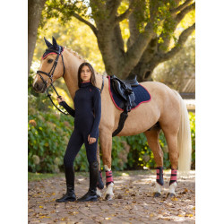 LeMieux Reflective Suede Mixte GP Square Zadeldek Marine / cranberry Marineblauw LeMieux Reflective Suede Mixte GP Square Zadeldek Marine / cranberry Marineblauw