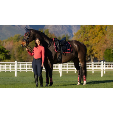 Tapis LeMieux Loire Classic Dressage Square Marine / cranberry Tapis LeMieux Loire Classic Dressage Square Marine / cranberry