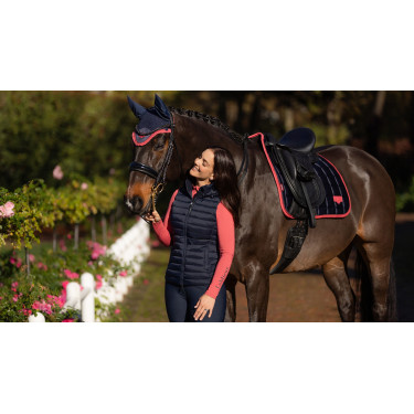 Tapis LeMieux Loire Classic Dressage Square Marine / cranberry Tapis LeMieux Loire Classic Dressage Square Marine / cranberry