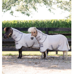 Couverture anti-mouches Horseware Amigo Bug Rug Petite 0g Argent / gris titanium / argent Couverture anti-mouches Horseware Amigo Bug Rug Petite 0g Argent / gris titanium / argent