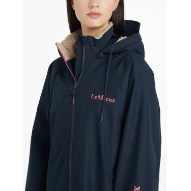 Lange waterdichte jas LeMieux HydroShield Marine Marineblauw Lange waterdichte jas LeMieux HydroShield Marine Marineblauw