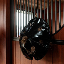 Sac à Foin Play & Slowfeeder Rond Grooming Deluxe by Kentucky Noir