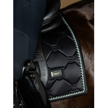 Dressuurzadeldek Equestrian Stockholm Zwarte editie