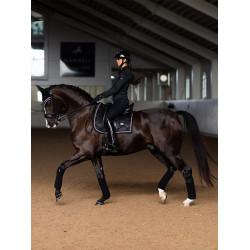 Dressuurzadeldek Equestrian Stockholm Zwarte editie