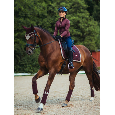 Tapis de dressage Equestrian Stockholm Cristal merlot or Bordeaux Tapis de dressage Equestrian Stockholm Cristal merlot or Bordeaux
